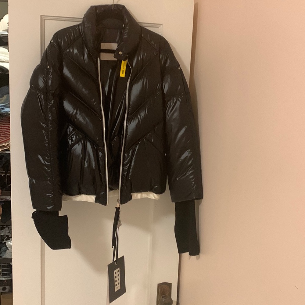 Moncler NWT puffer coat size 2(US M).